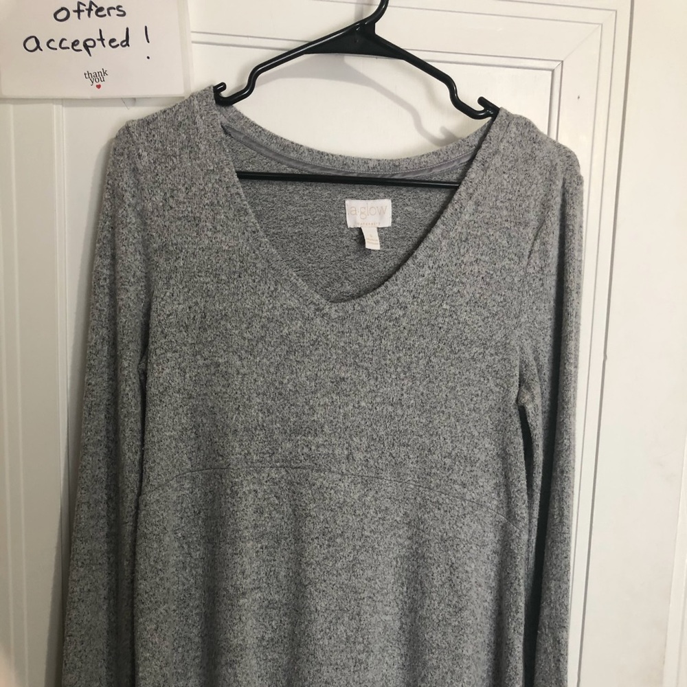 AGLOW MATERNITY TOP. SMALL